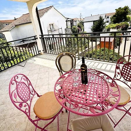 Daire Second Tribalj