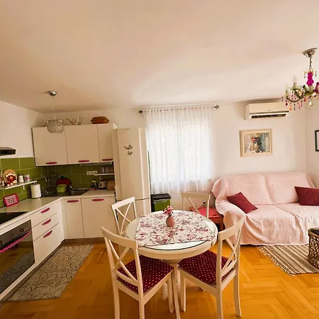 Daire Second Tribalj